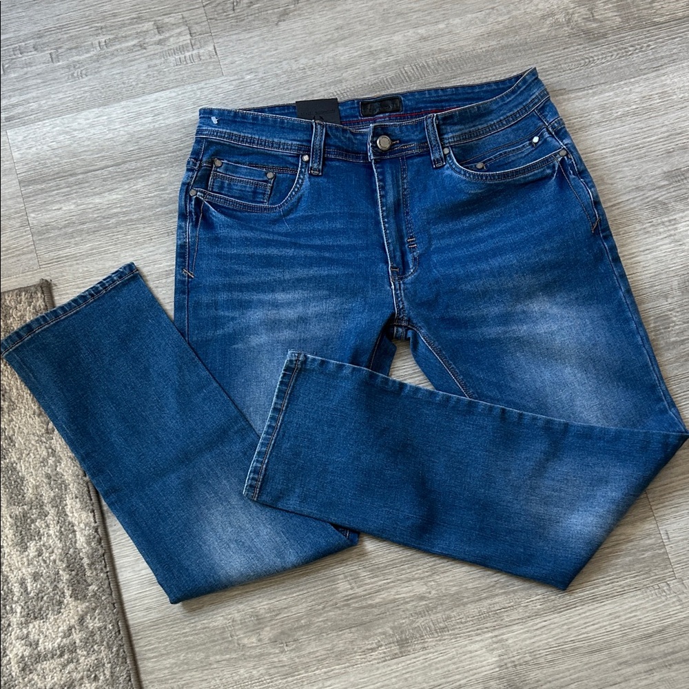 Slim Men's Jeans in Medium Blue Wash - Comfortable Stretch